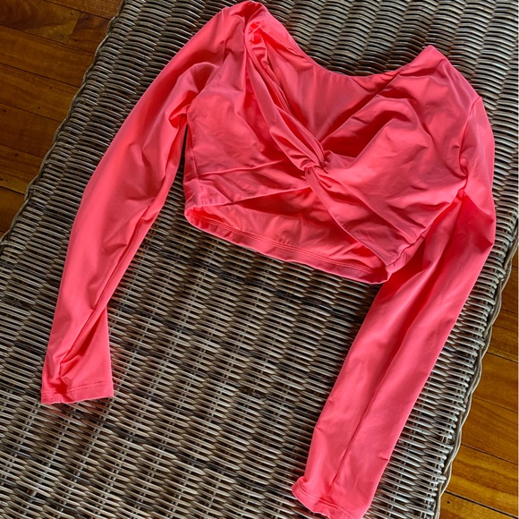 Andie Cropped Rashguard size small - Picture 3 of 3
